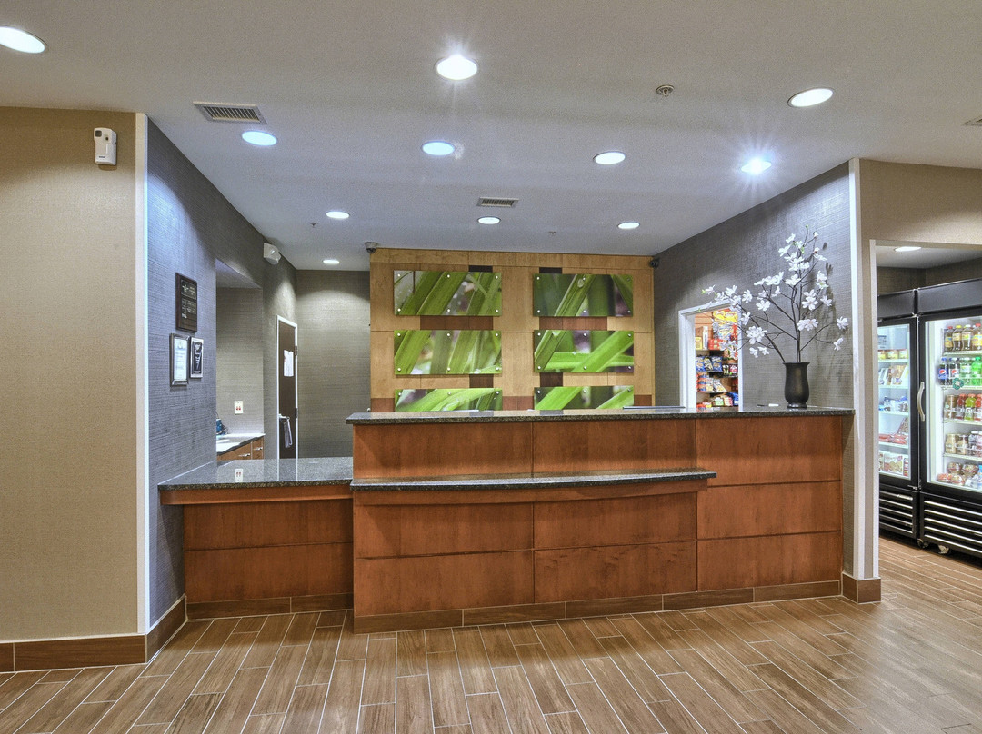 底特律南菲尔德春季山丘套房酒店主图