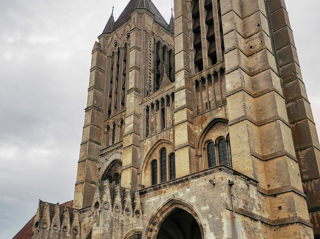 Noyon Cathedral and Library-Noyon必去景点