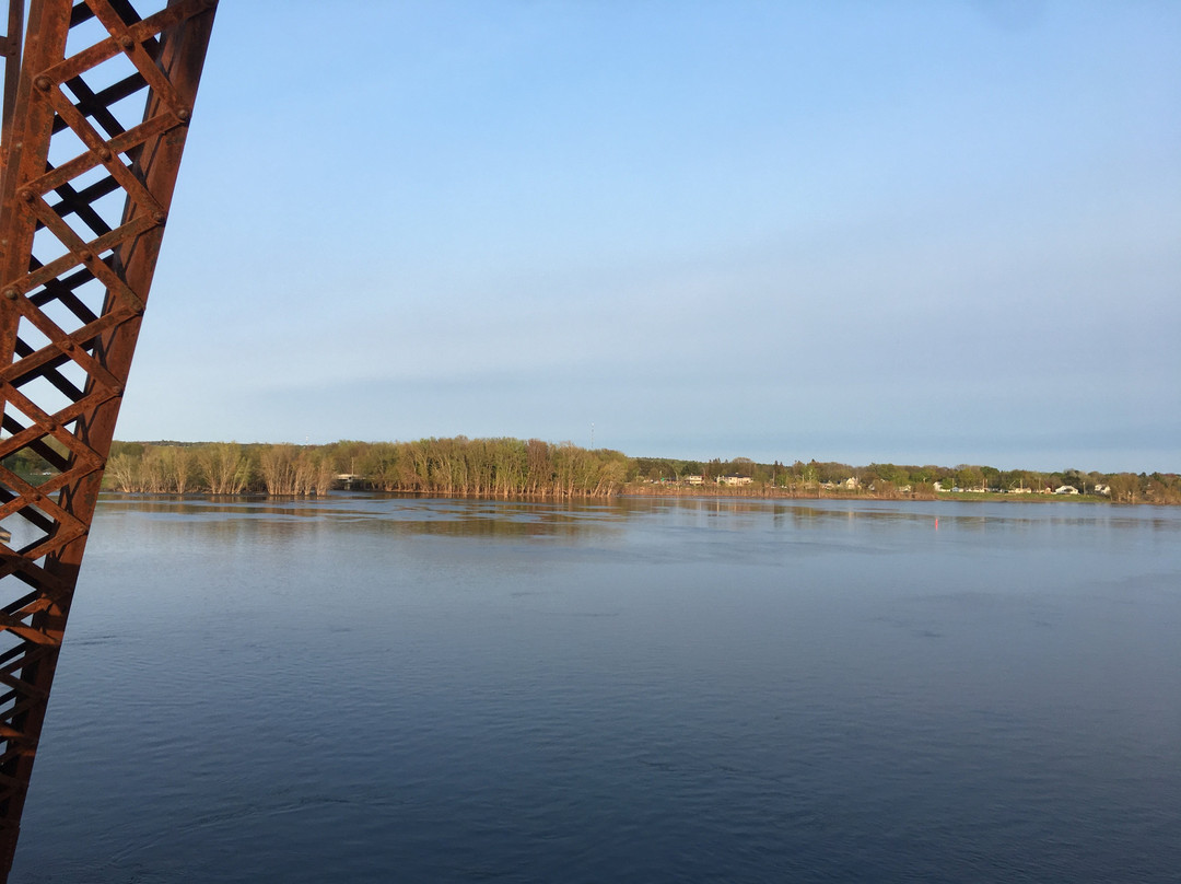 Bill Thorpe Walking Bridge-弗雷德里克顿必去景点
