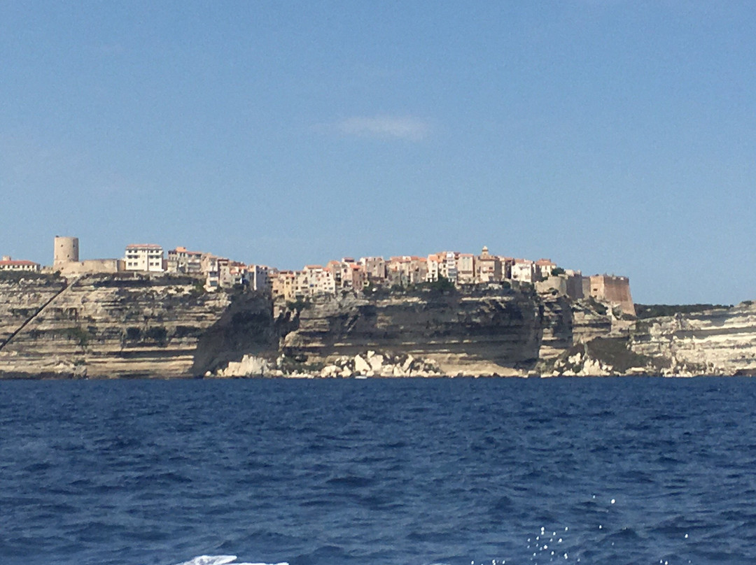 Bonifacio cliffs and caves景点图片