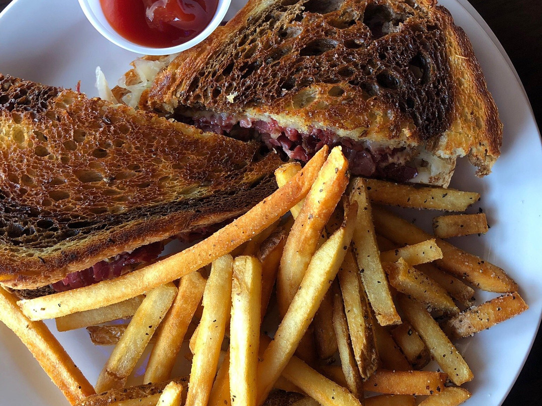 Center Street Tavern