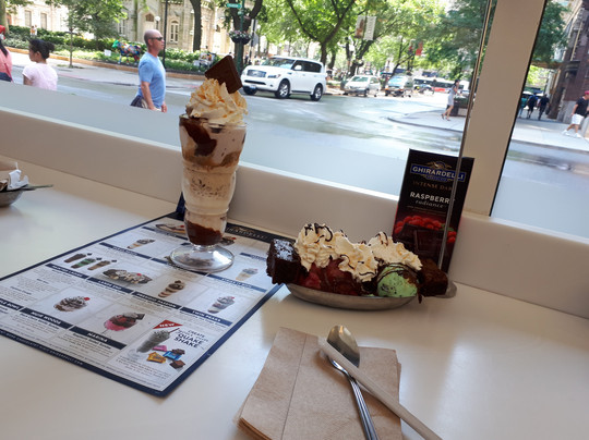 Ghirardelli Chocolate Shop-芝加哥必去景点