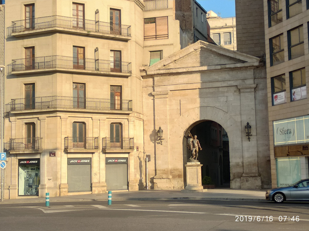 Estatua d'Indíbil i Mandoni景点图片