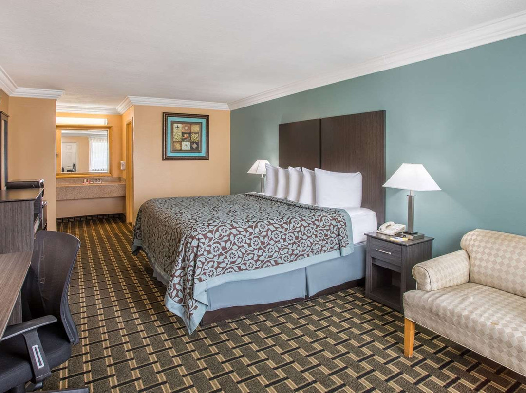 Days Inn by Wyndham Crowley主图