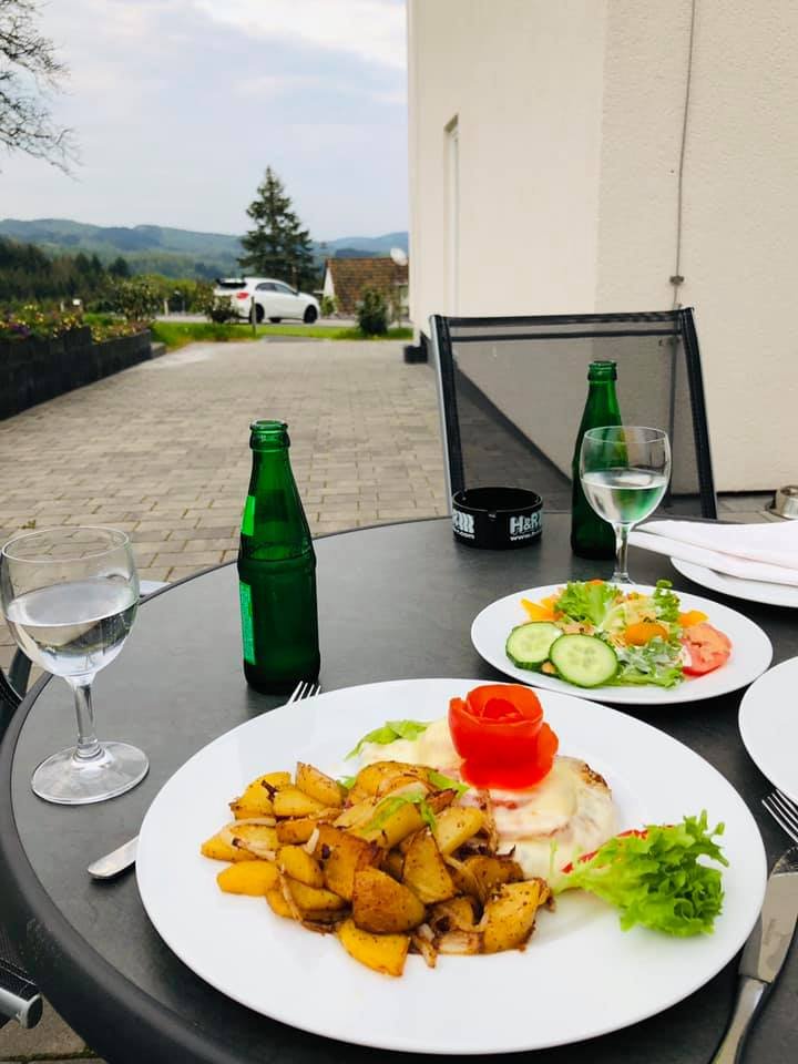 GT3 das sportliche Hotel-餐饮