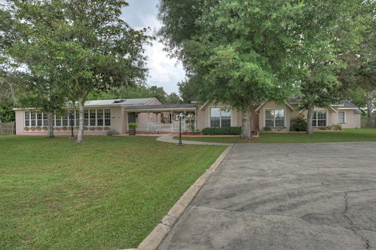 Country Chalet Inn主图