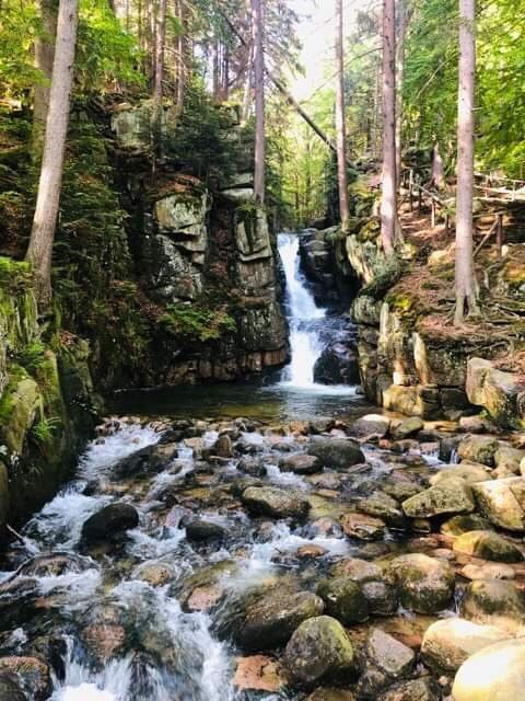 Podgornej Waterfall景点图片