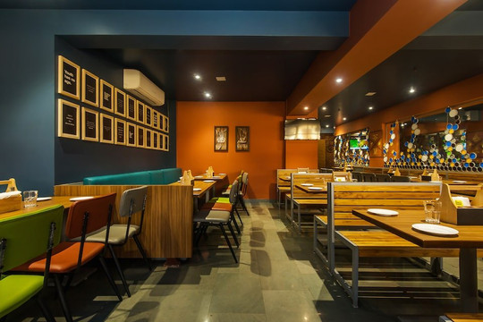 OYO13857帝国酒店主图