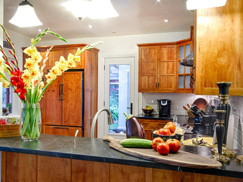 Five Blocks North主图