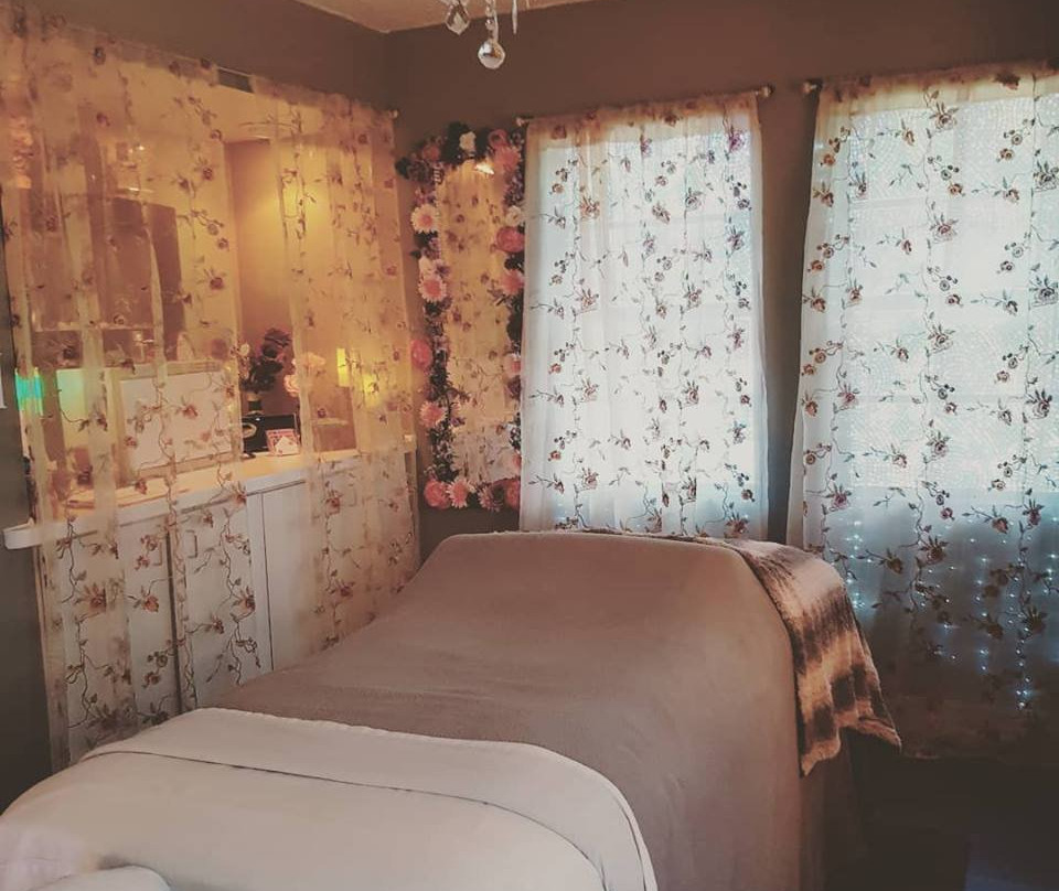 Charla Barron LMT-布兰登必去景点