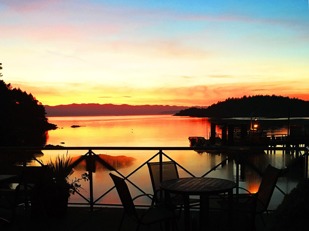 Lasqueti Island Hotel, Pub & Restaurant主图