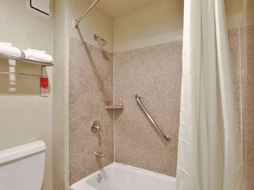 SureStay By Best Western Fontana主图