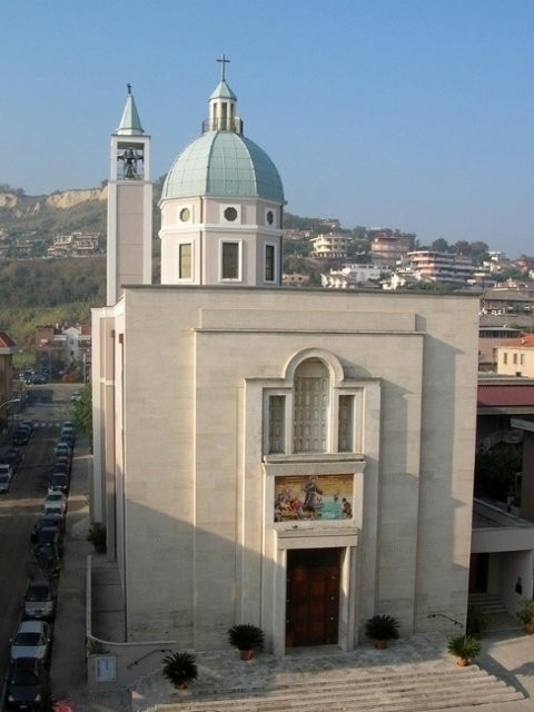 Chiesa di Sant'Antonio di Padova-圣贝内代托-德尔特龙托必去景点