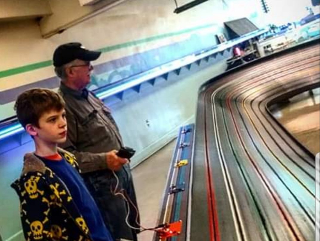 Dad's Slot Cars-德斯普兰斯必去景点