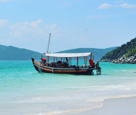 Embarcacao Capitao Gancho-阿拉伊阿尔港必去景点