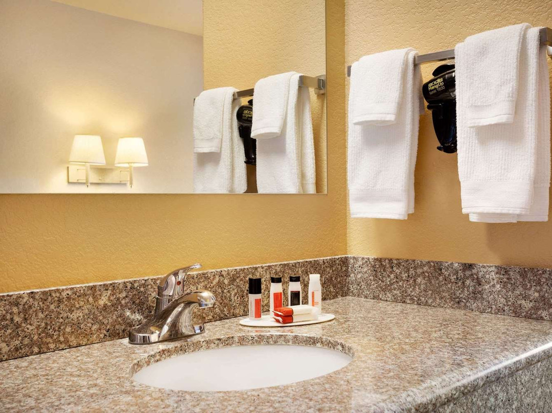 Travelodge by Wyndham Gillette主图