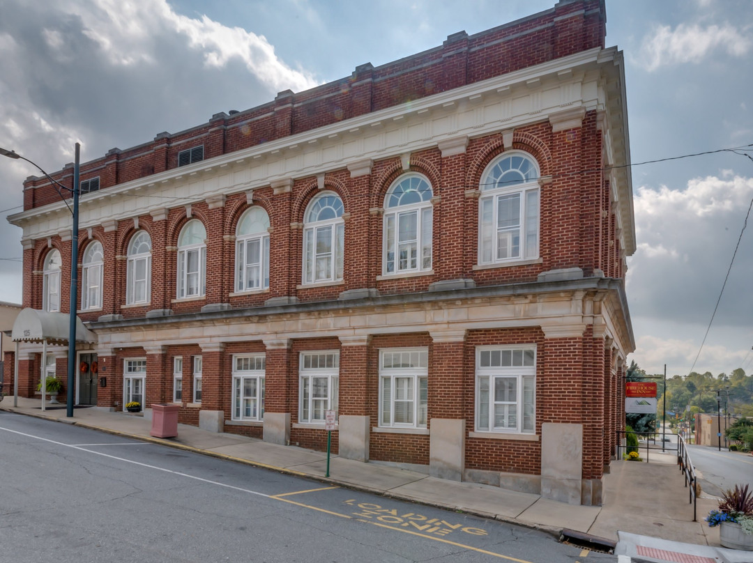 The Firehouse Inn主图