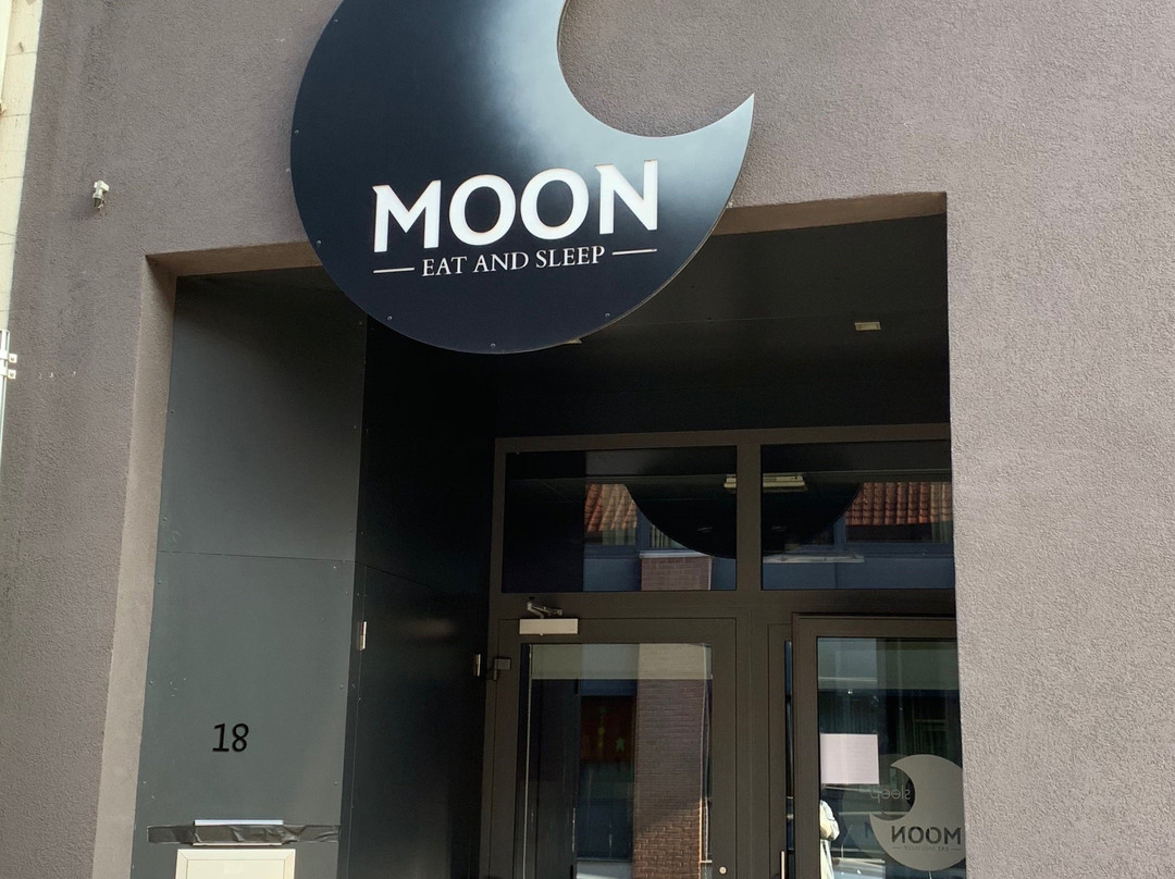 月亮食寝酒店主图