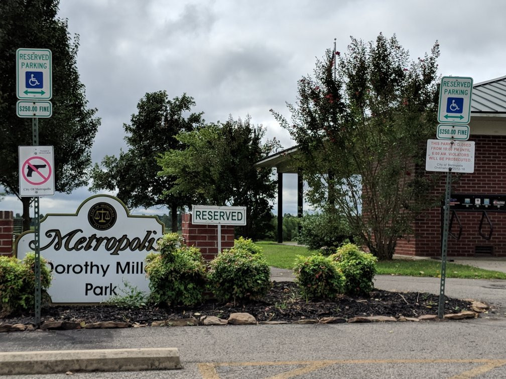 Metropolis Lighthouse Hope Light-Metropolis必去景点