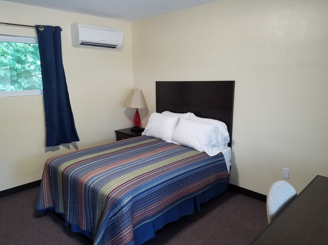 Windsor Crossroads Motel主图