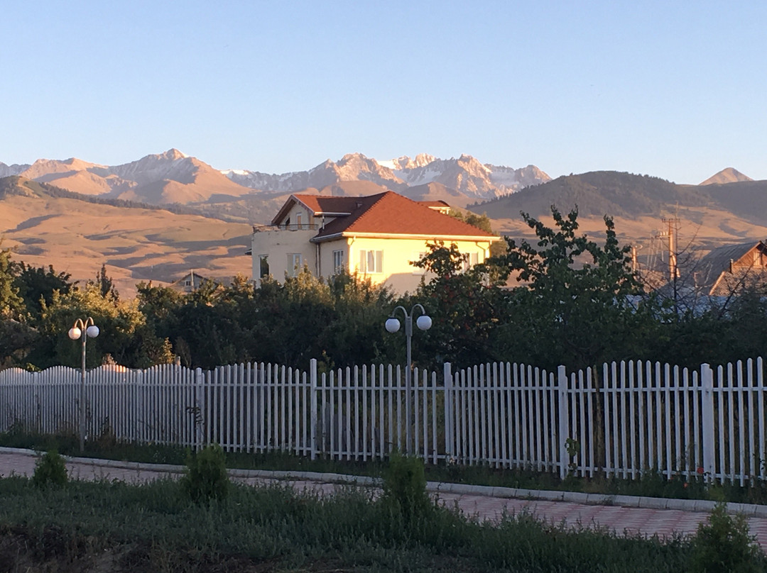 Riverside Guesthouse Karakol主图