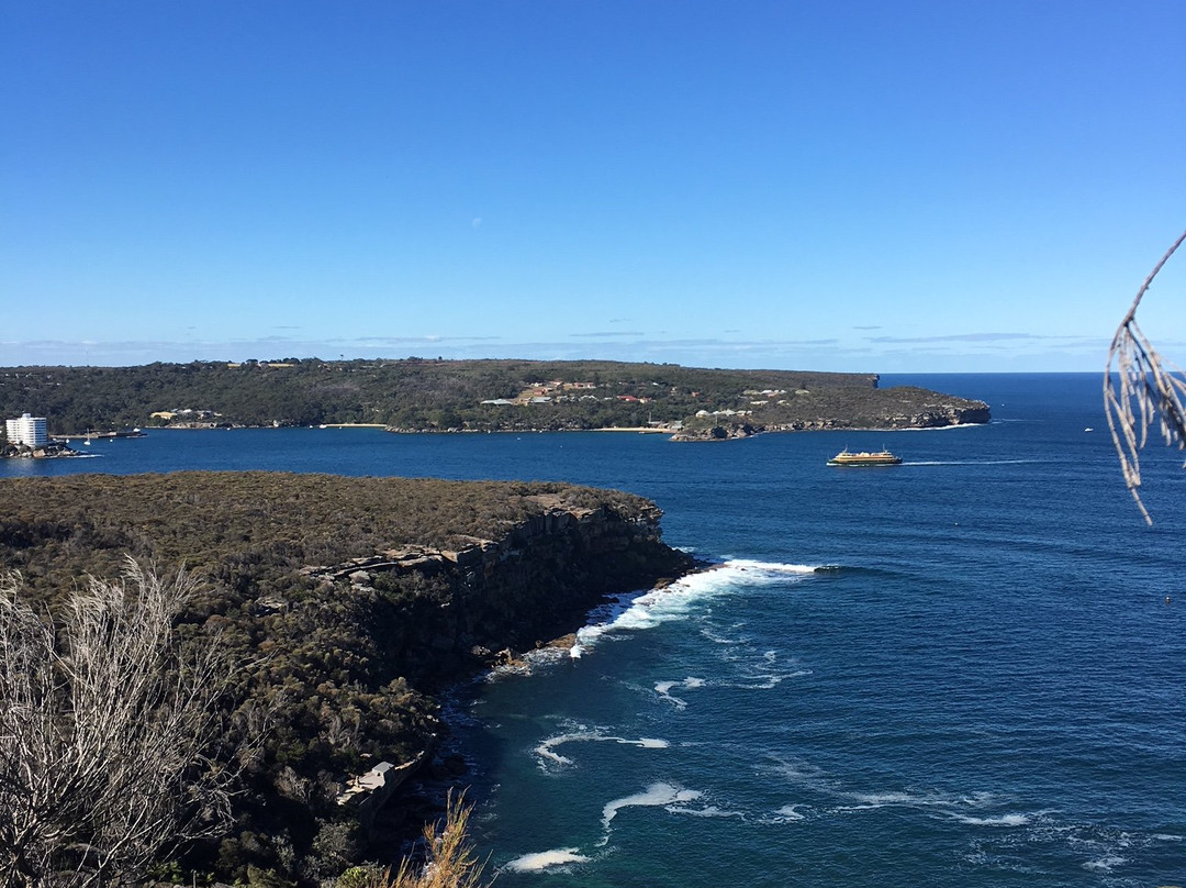 Grotto Point Lighthouse Walk景点图片