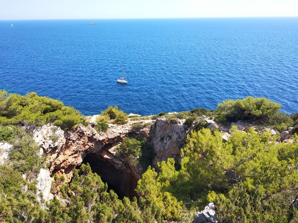Odysseus Cave景点图片