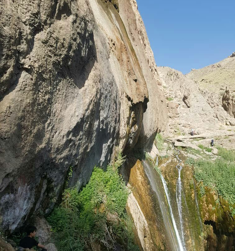 Semirom Waterfall景点图片