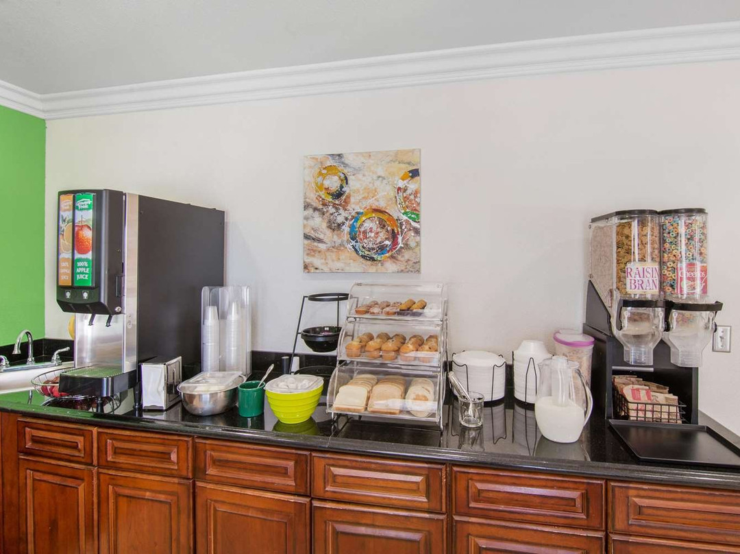 Rodeway Inn Adelanto Us 395主图