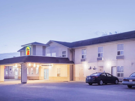 Super 8 by Wyndham Meadow Lake主图