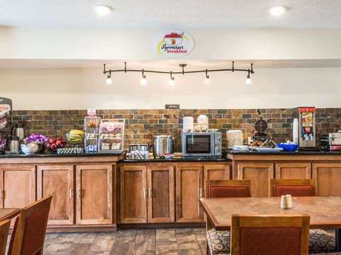 克洛维斯温德姆速8酒店主图