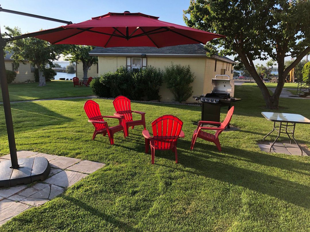 Lakeshore Inn Water Front主图