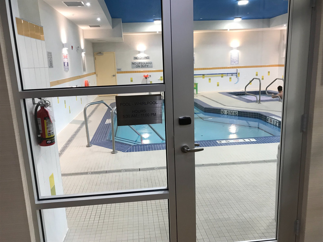 坎卢普斯万豪费尔菲尔德客栈及套房酒店主图