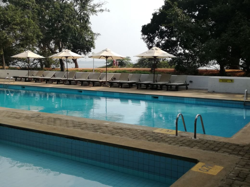 努瓦拉威娃湖边酒店主图