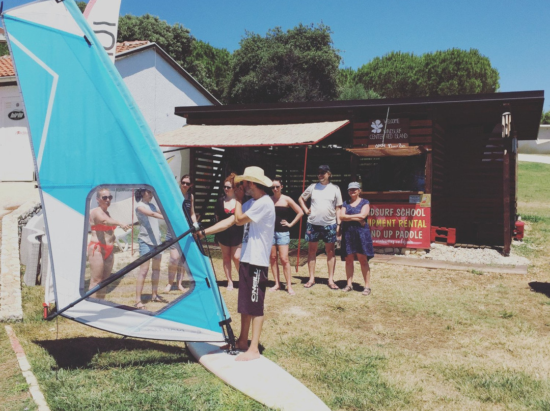 Windsurf Center Red Island-罗维尼必去景点