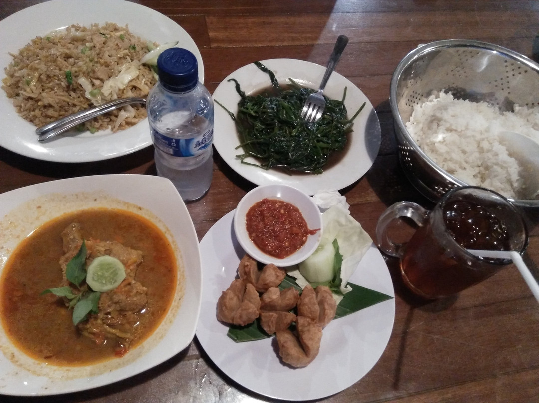 巴图餐馆和美食-Warung Mbok Sri