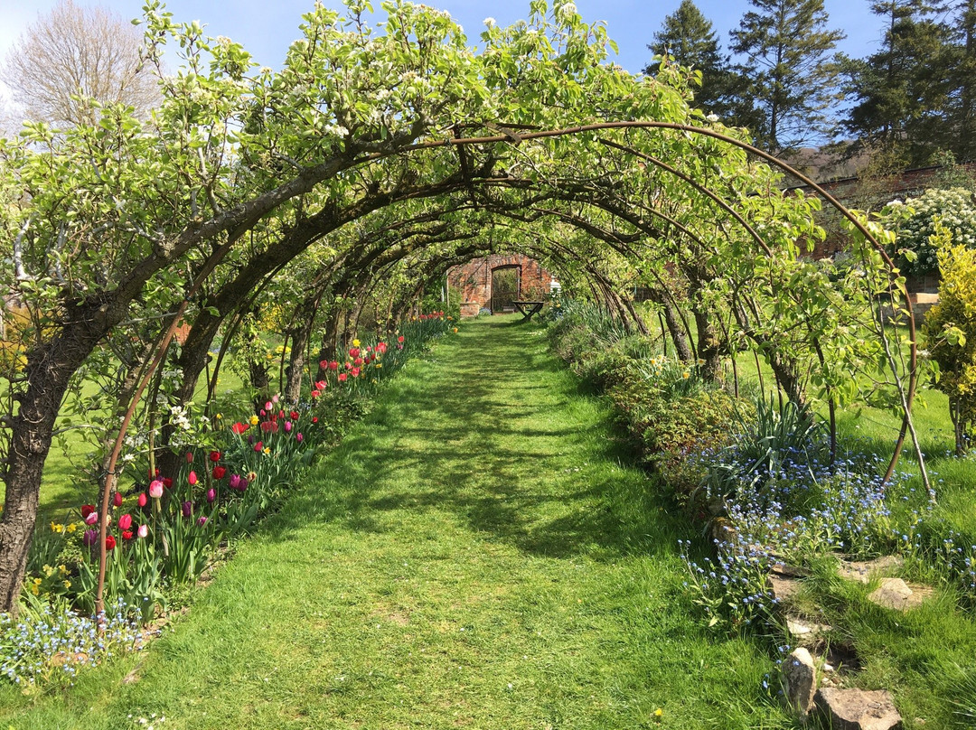 Monastery garden prinknash景点图片