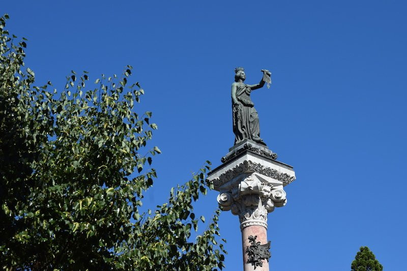 Monumento a los Fueros-Salinas de Pamplona必去景点