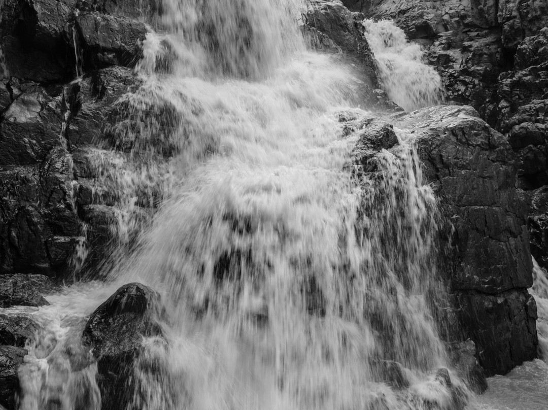 Sanaghagara Waterfall景点图片