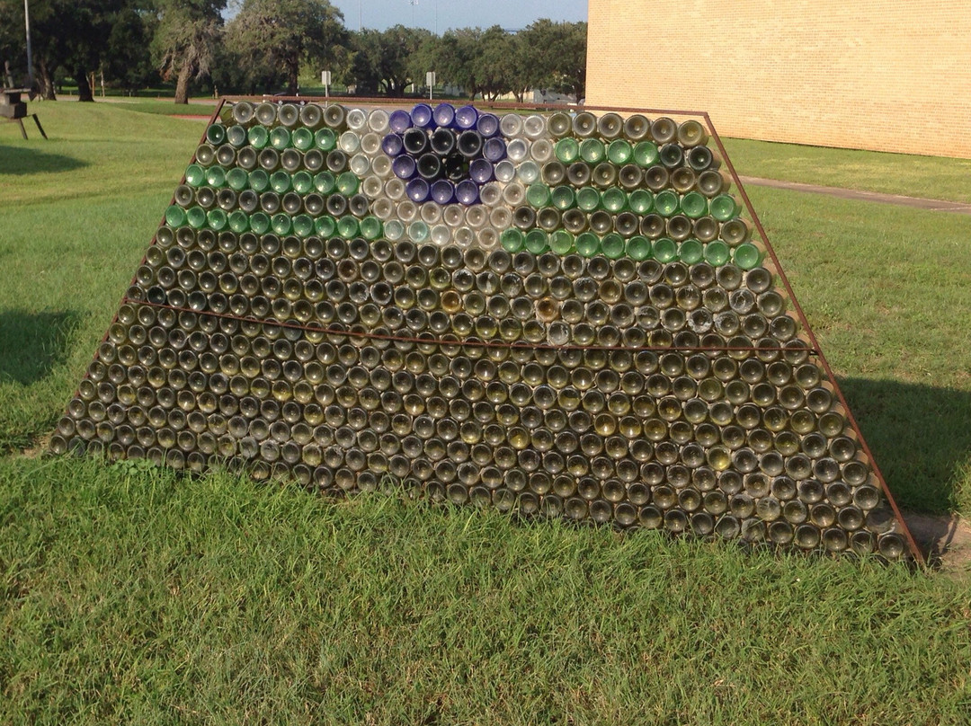 Simon Michael Art Gallery-Beeville必去景点