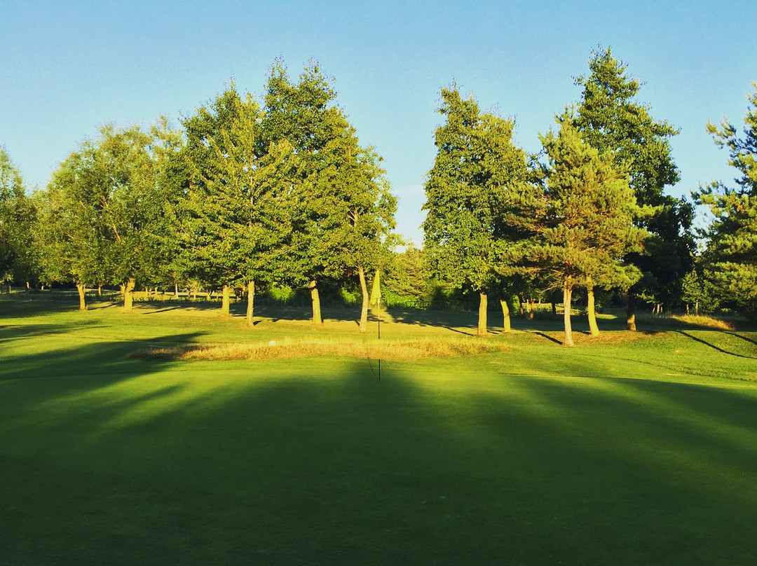 Cambridge Lakes Golf Course景点图片