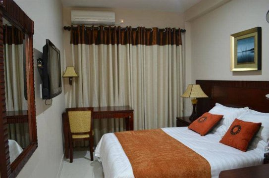 拉巴马酒店-官方