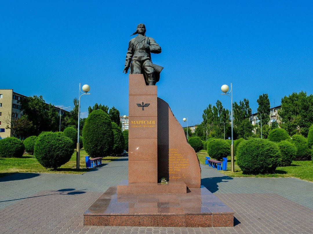 Monument to the Fighter Aircraft Yak-1-Kamyshin必去景点