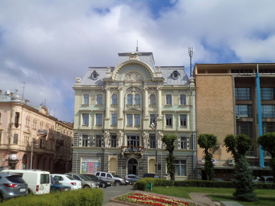 Teatralna Square-Chernivtsi必去景点