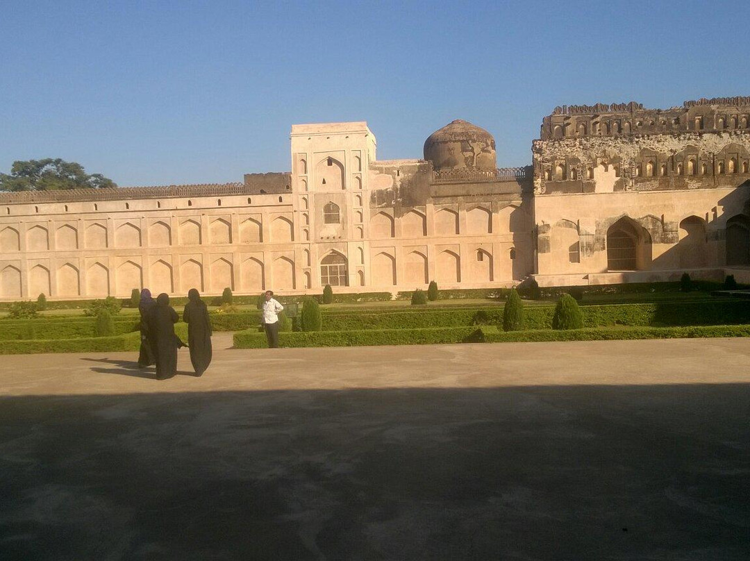 Solah Khamba Mosque景点图片