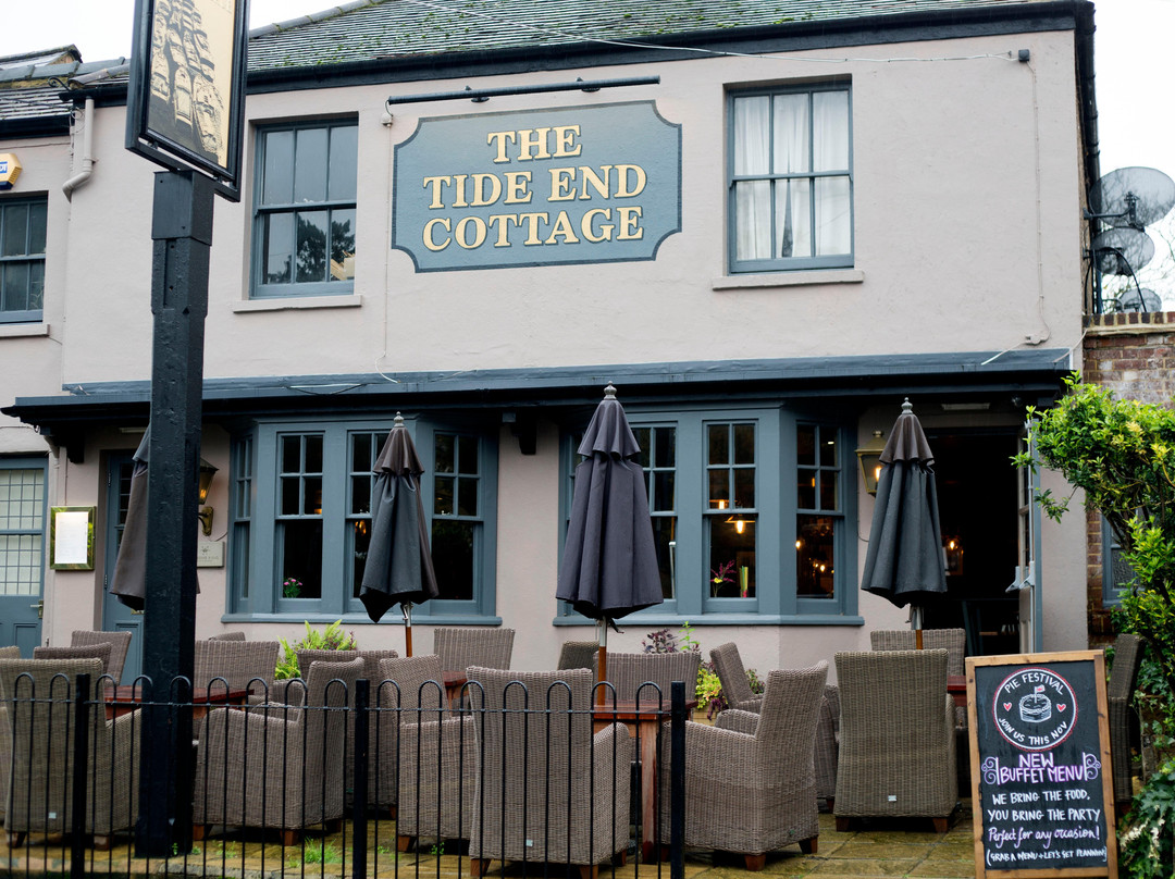 The Tide End Cottage Pub