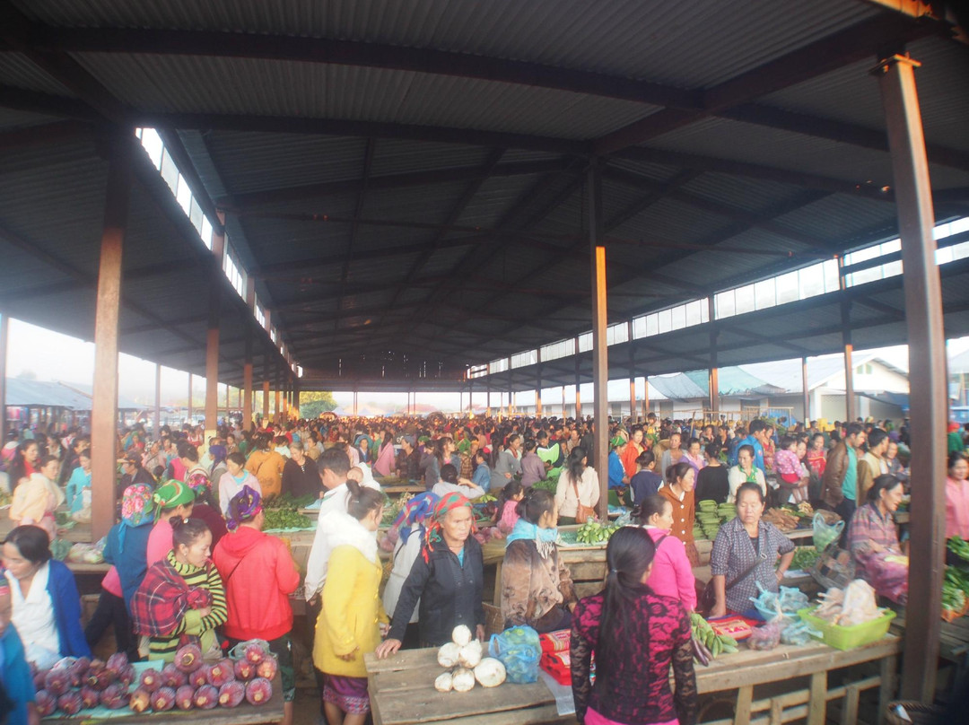 Hmong Sunday Market-Phonsavan必去景点