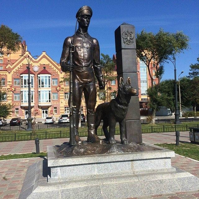 Monument to Border Guard With a Dog景点图片