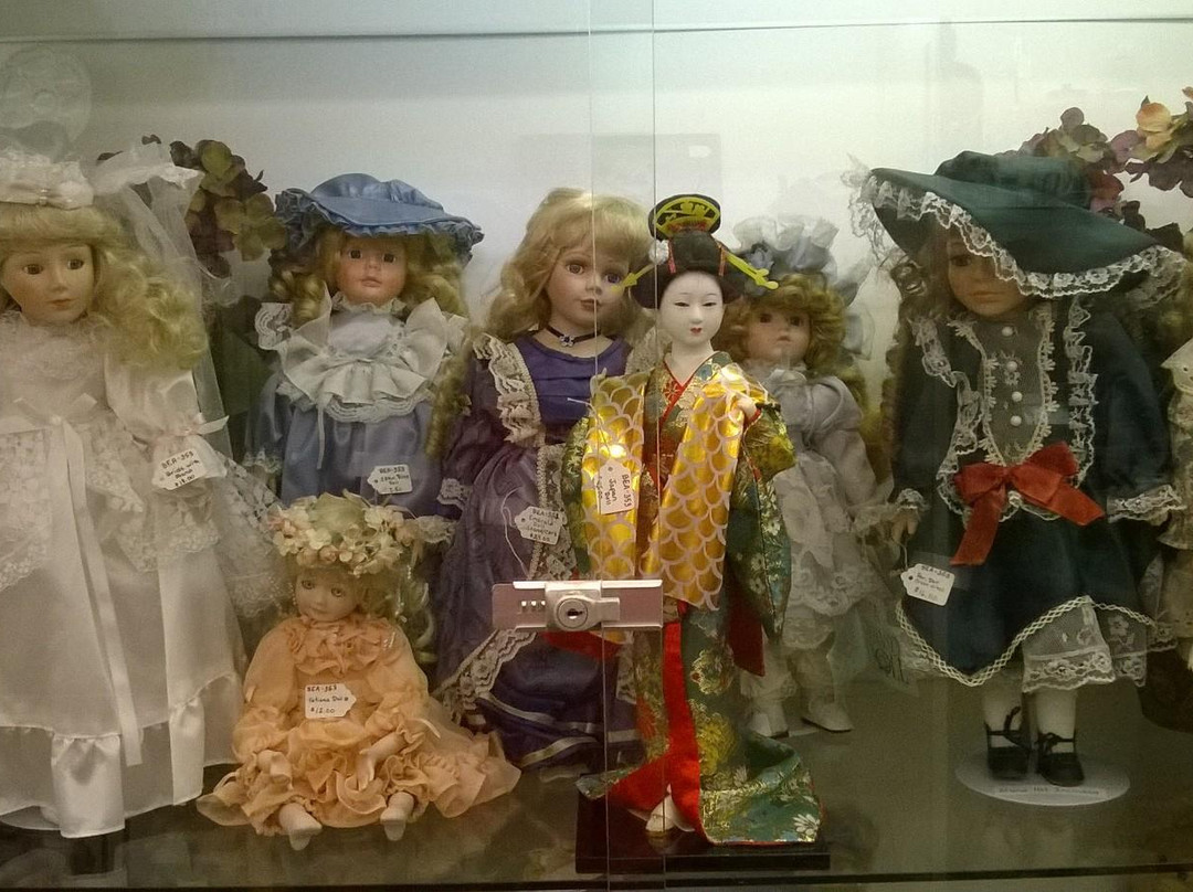 Cackleberry Farm Antique Mall景点图片