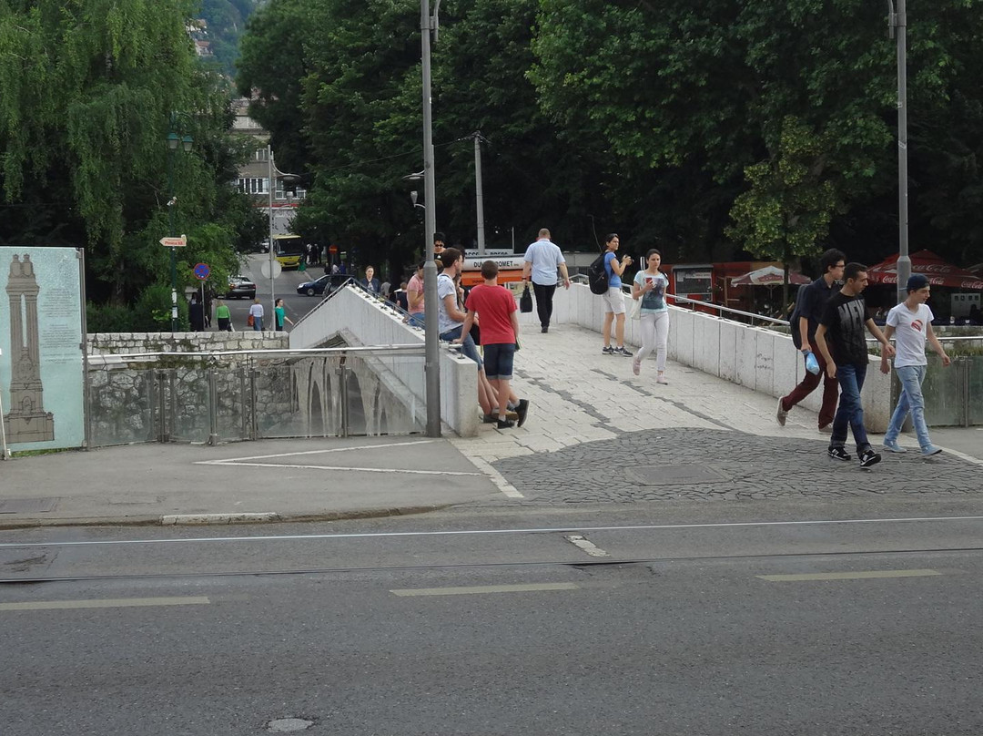 Latin Bridge景点图片
